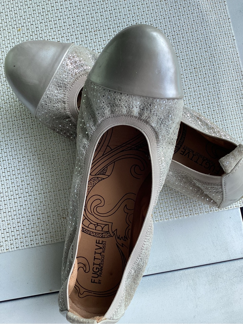 Women's Silver Glitter Cap-Toe Ballet Flats Size 9.